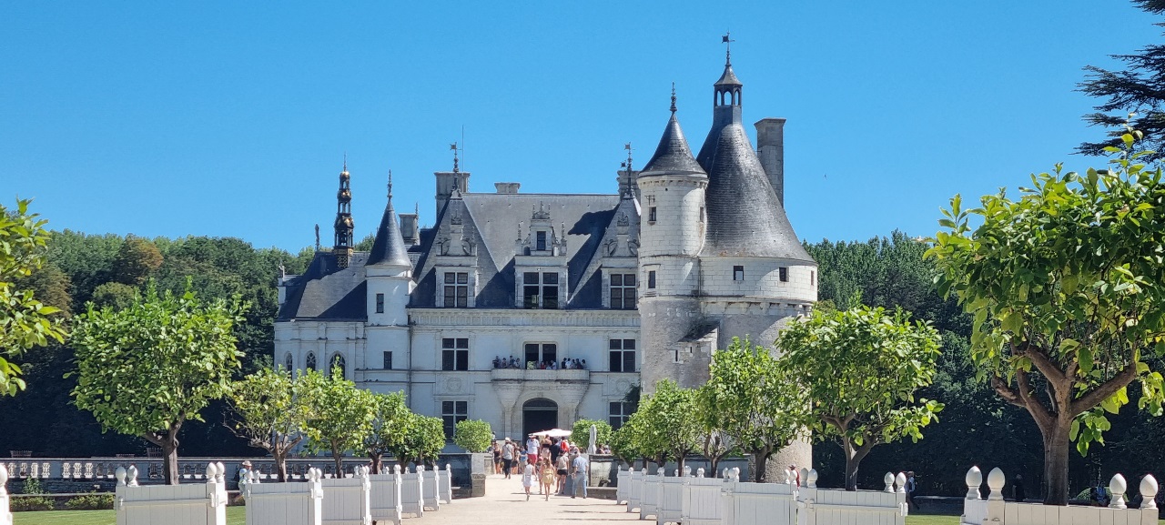wakacje-2022-przystanek-1-jedna-upalna-noc-w-paryzu-i-zamek-chenonceau-nad-loara-845.jpg