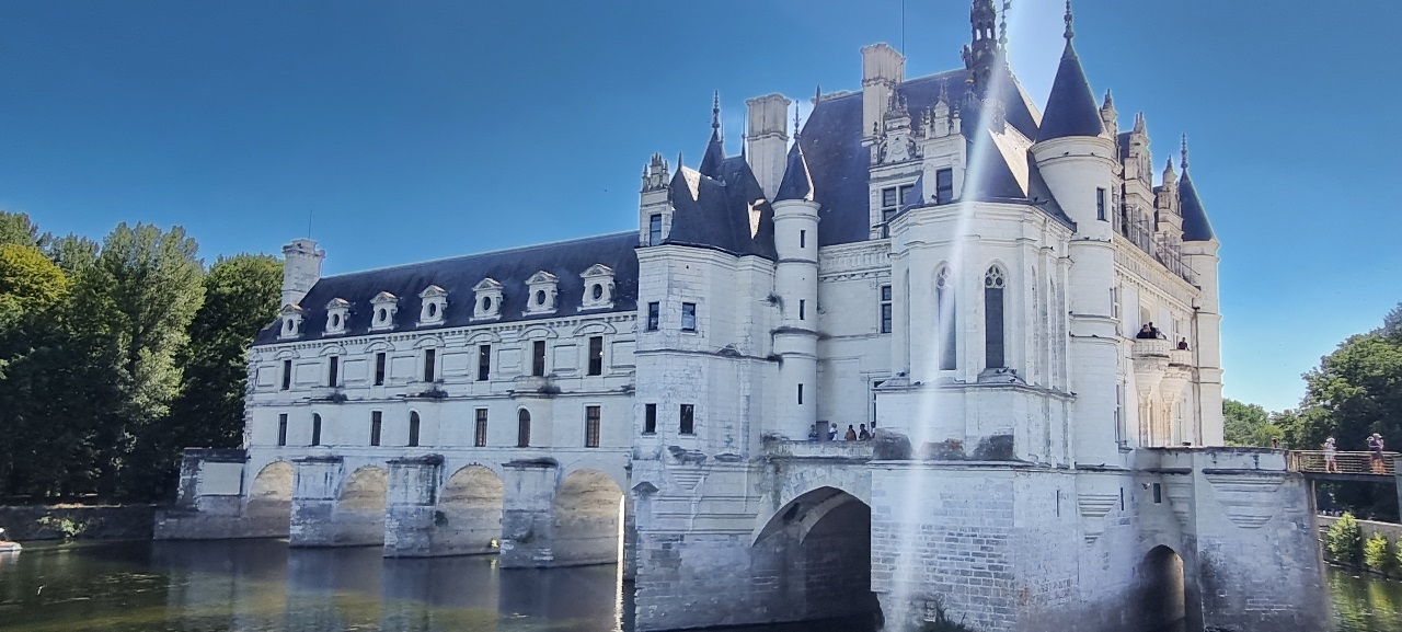wakacje-2022-przystanek-1-jedna-upalna-noc-w-paryzu-i-zamek-chenonceau-nad-loara-846.jpg