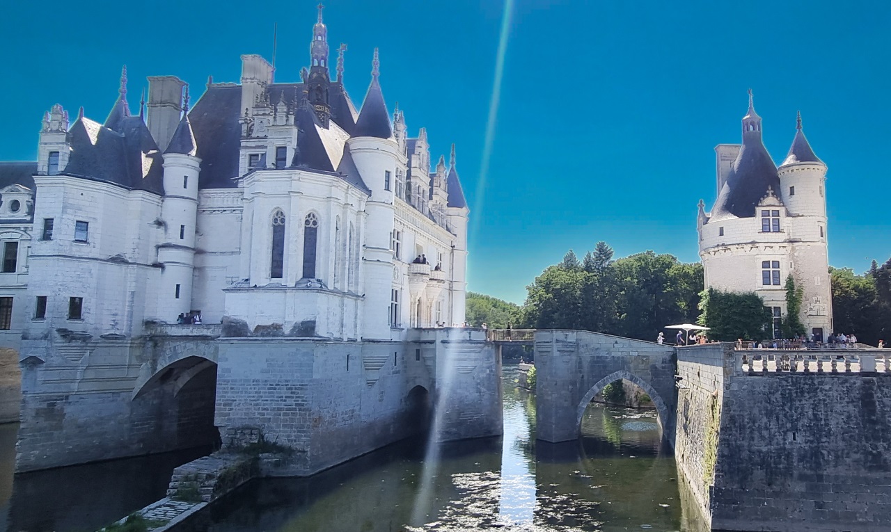 wakacje-2022-przystanek-1-jedna-upalna-noc-w-paryzu-i-zamek-chenonceau-nad-loara-847.jpg