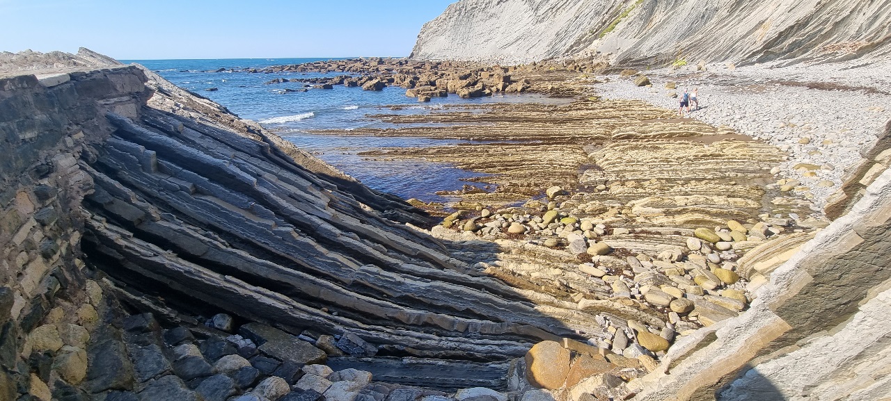 wakacje-2022-przystanek-5-kamienny-flysch-i-wybrzeze-kraju-baskow-981.jpg