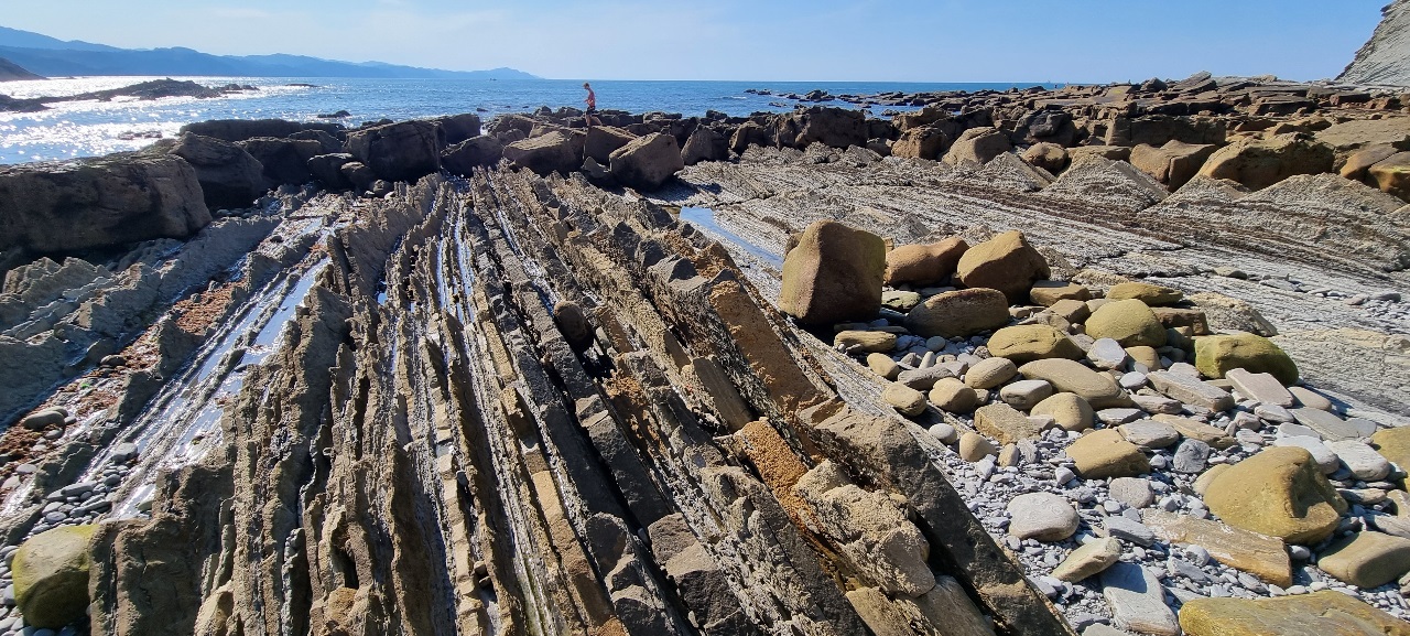 wakacje-2022-przystanek-5-kamienny-flysch-i-wybrzeze-kraju-baskow-986.jpg